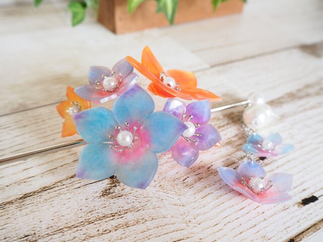 虹色グラデーション紫陽花入りのバレッタ♡ 虹色グラデーション紫陽花入りのバレッタ♡ 特価SALE 髪飾り・ヘア