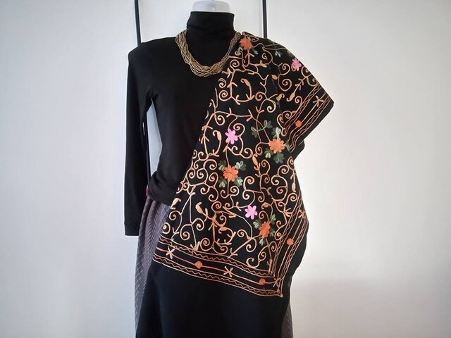 ☆インド。カシミール地方のショール☆手刺繍☆素材にも☆ | iichi