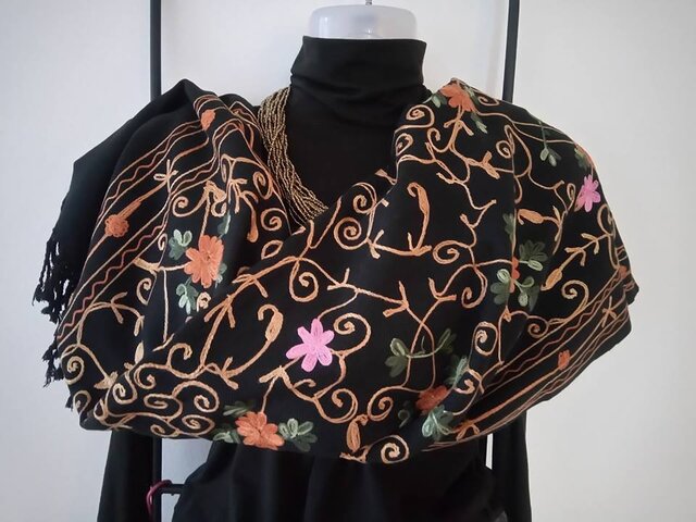 ☆インド。カシミール地方のショール☆手刺繍☆素材にも☆ | iichi
