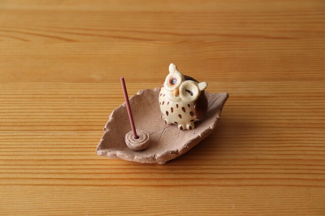 陶器のお香立て コノハズクの画像1枚目