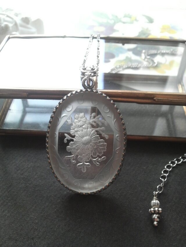 ヴィンテージ　クリスタル/フロストBouquet　エレガントネックレス（アンティークSilver）