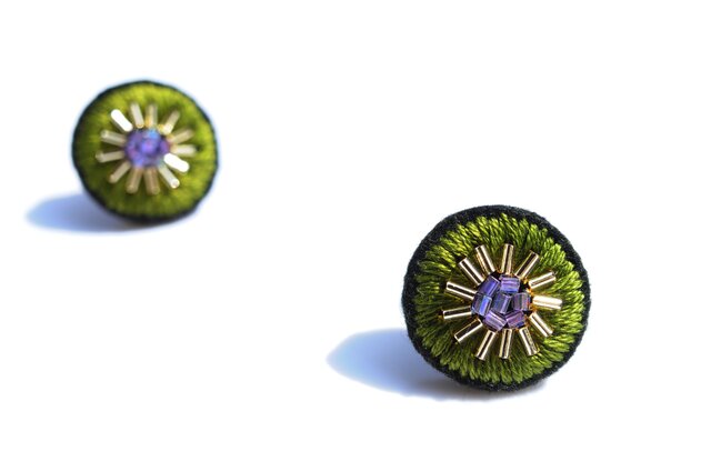 <Stella~遊び好きの星~>刺繍ピアス◎モスグリーン◎パープル×ゴールド/緑/グリーン◎2way★ロングポスト変更可能の画像1枚目