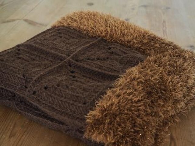 手編み（チョコページ） 送料無料】板チョコみたいな手編みのポンチョ＊きらきらファー | iichi