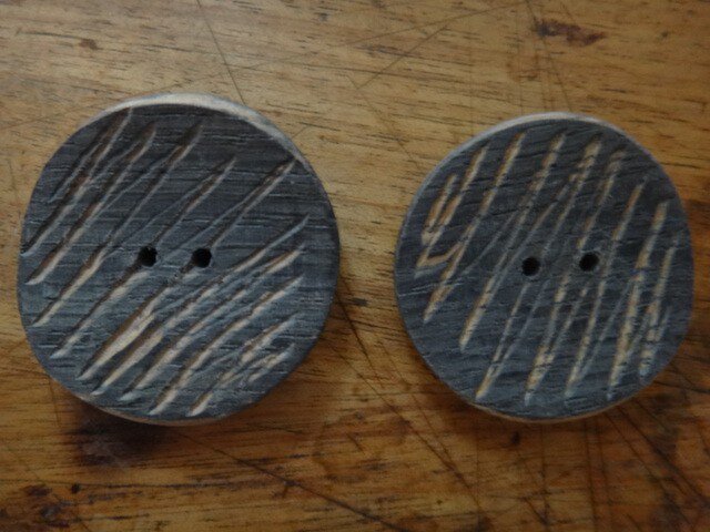 楢の木染めボタン ギザギザ2個 Iichi ハンドメイド クラフト作品 手仕事品の通販