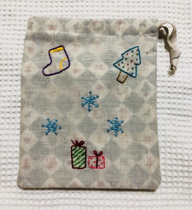 刺繍の巾着ポーチ☆クリスマスの画像1枚目