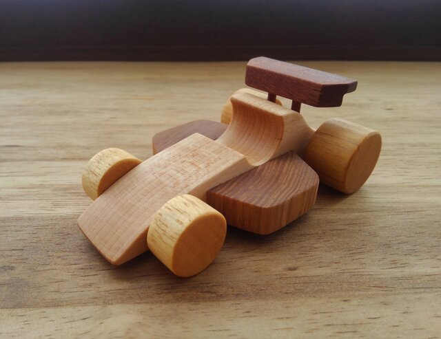 木のおもちゃ F1カーの画像1枚目
