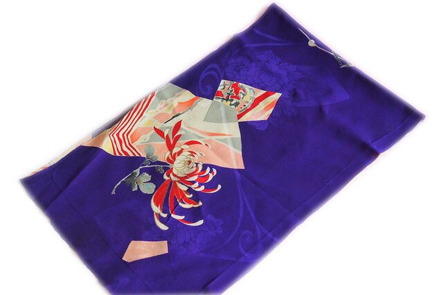 s000902 花紋様着物ハギレ・紫☆古布・古裂/絞り/錦紗縮緬/正絹の画像1枚目