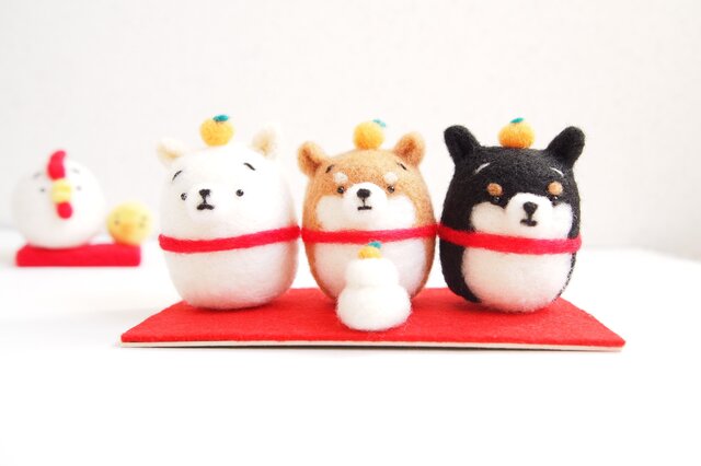 まゆ柴犬3匹正月お飾りセット 羊毛フェルト※受注製作の画像1枚目