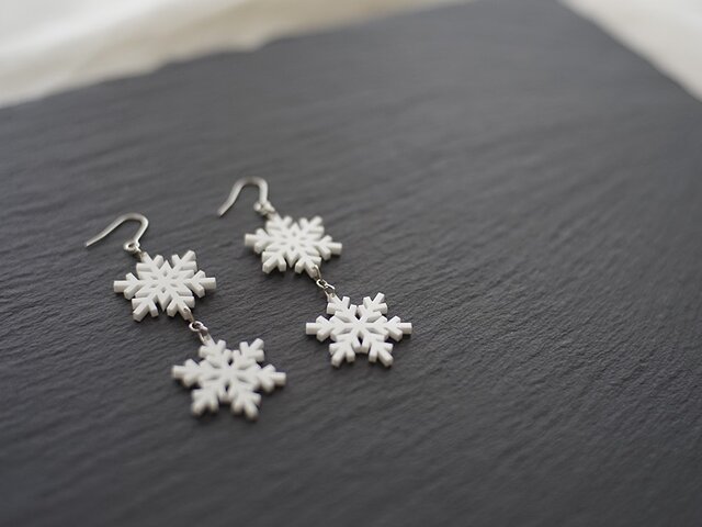 とけない雪の結晶ピアス 2連 snow crystal A | iichi 日々の暮らしを
