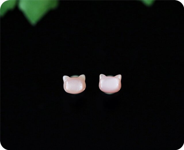 ピンクマザーオブパール ピンク蝶貝のネコピアス/イヤリング変更可 1ペアの画像1枚目