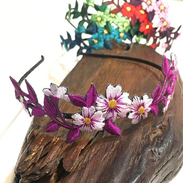 再販!花刺繍のカチューシャ(マゼンタ系)の画像1枚目
