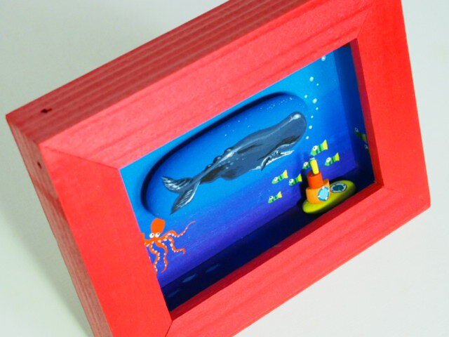 painted driftwood & pebble art クジラとイエローサブマリンの画像1枚目