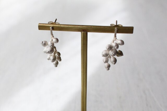 small seed pierceの画像1枚目
