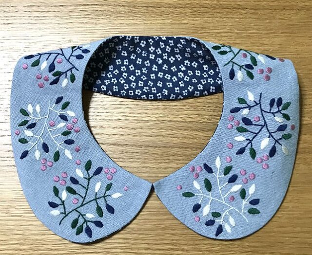手刺繍つけ襟（水色） | iichi 日々の暮らしを心地よくする