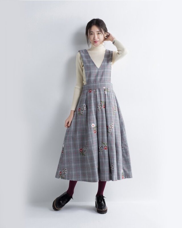 【受注製作】花柄刺繍入りジャンパースカート<新作>の画像1枚目