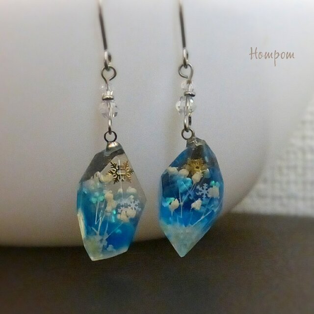 冬のかすみ草 鉱石ピアス ホムポムの画像1枚目