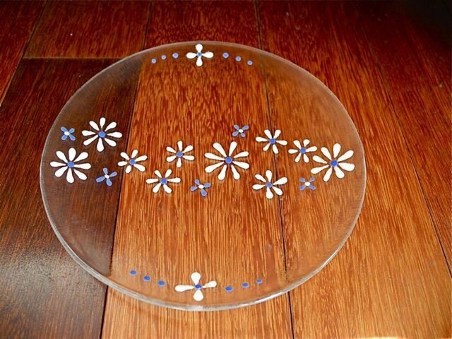 クリアな花のお皿の画像1枚目