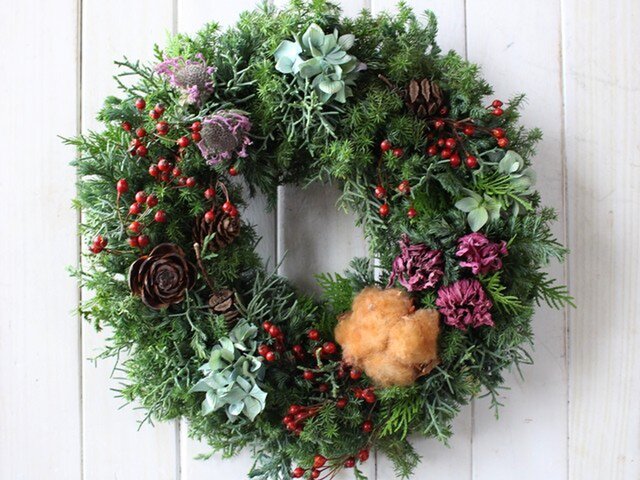 野バラの実と紫の花のクリスマスリース | iichi 日々の暮らしを
