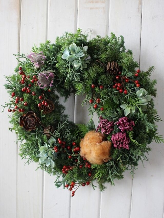 野バラの実と紫の花のクリスマスリース | iichi 日々の暮らしを