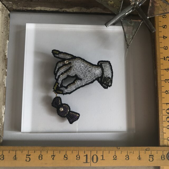 「Pick」ホワイト *リュネビル刺繍ブローチの画像1枚目