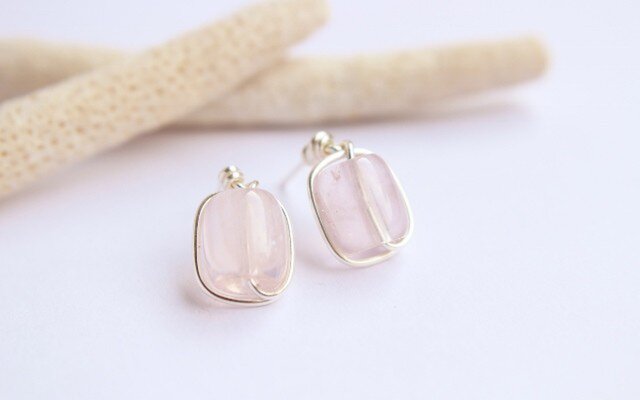 ローズクォーツチューブ Wire ピアス／イヤリング | iichi 日々の