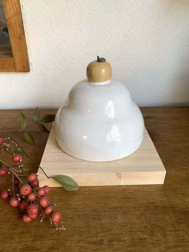 a  かがみもち「飾り台付き」