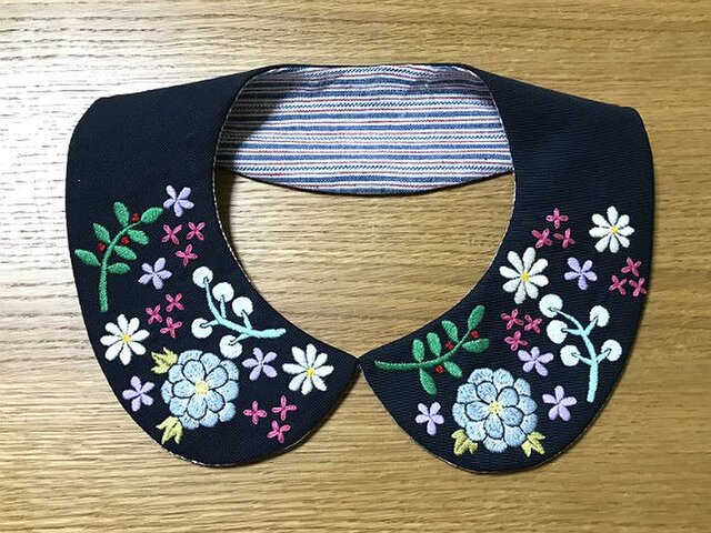 超歓迎 ヴィヴェッタ 【極美品】VIVETTA つけ襟 ブラック 刺繍 花 顔 