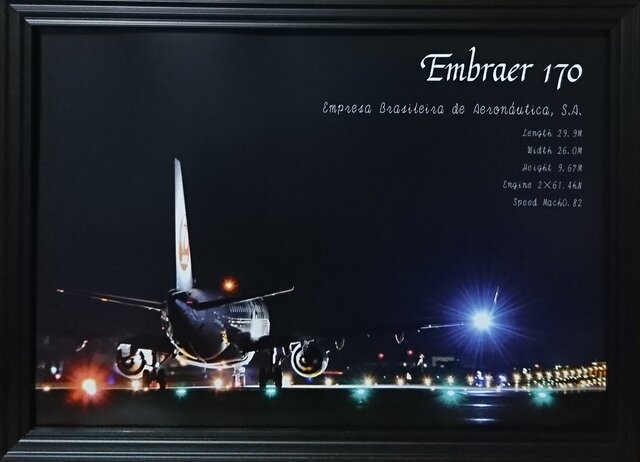 7u2■A2サイズ、空港での飛行機写真・夜景■オシャレなポスターの画像1枚目