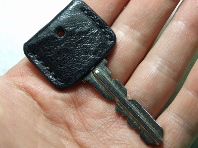 黒のキーカバー 黒ステッチ Iichi ハンドメイド クラフト作品 手仕事品の通販