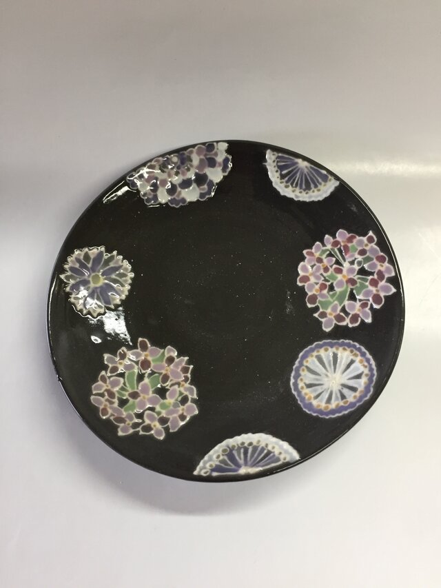 黒いレースの器 花紋とレースの小皿の画像1枚目