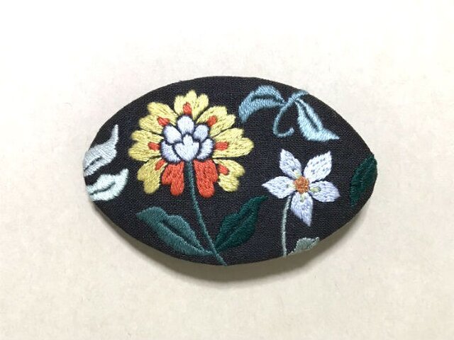 手刺繍バレッタ*華の画像1枚目