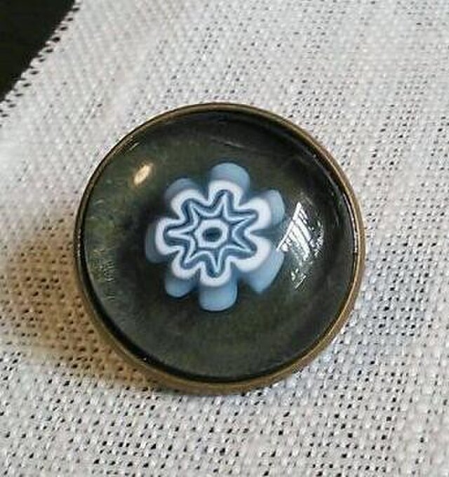 ガラスのピンバッジ(ブルーｘブルー）