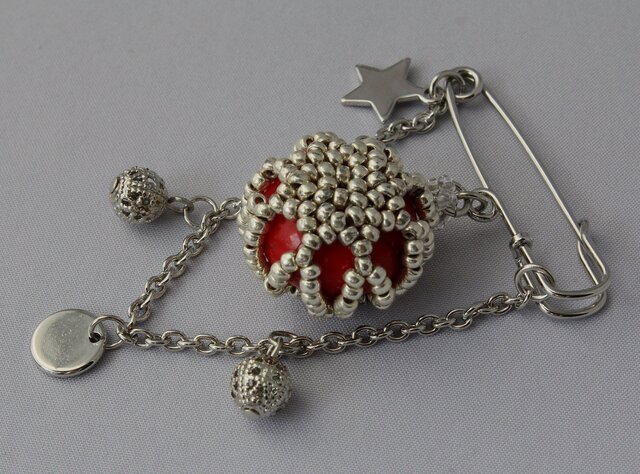 八芒星デザインのスウィングブローチ～S | iichi 日々の暮らしを