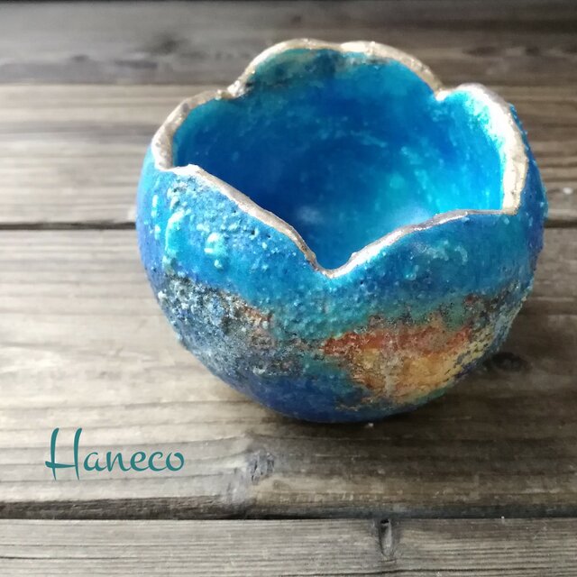 Sold 小さな瑠璃色の殻　no. 1