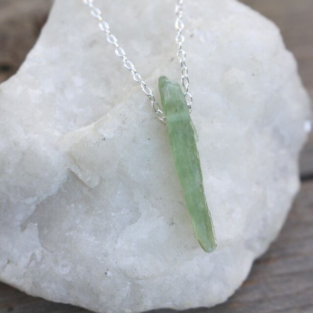 Rough Rock Green Kyanite Necklace グリーンカイヤナイトの原石