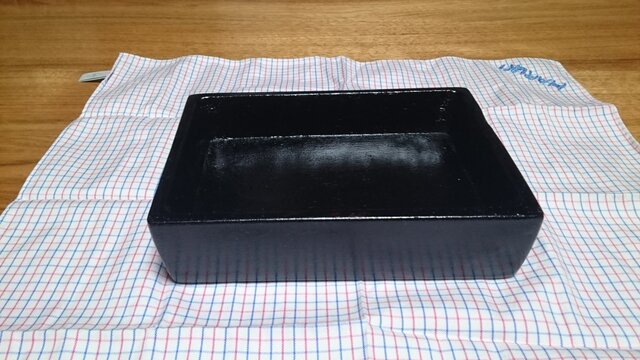 少し投げやりな物入れ(黒漆仕上げ)の画像1枚目