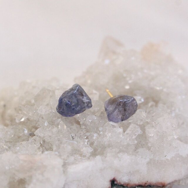 Rough Rock Tanzanite pierced earrings タンザナイトの原石ピアスK18 Cの画像1枚目