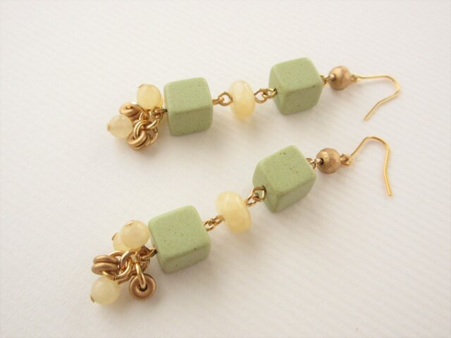 SALE Pierces or Earrings セラミック ジェイド(P0784)の画像1枚目