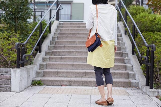 コットンリネンVネックドロップショルダーワンピース 春夏物 | iichi 日々の暮らしを心地よくするハンドメイドやアンティークのマーケットプレイス