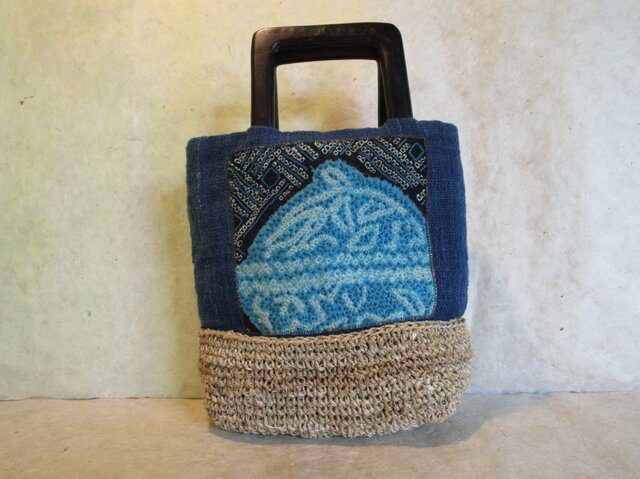 和柄の刺繍バッグの画像1枚目