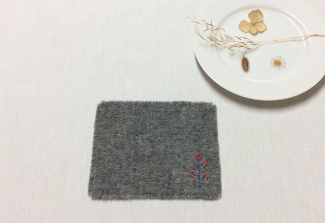 赤い木の実のほっこりコースターの画像1枚目