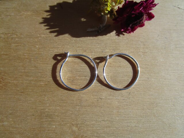 silver フープ ピアス 16mmの画像1枚目