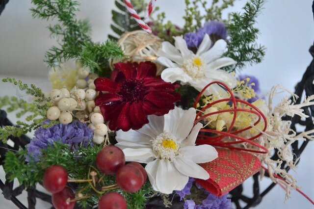 お正月アレンジ＊半月 | iichi 日々の暮らしを心地よくする