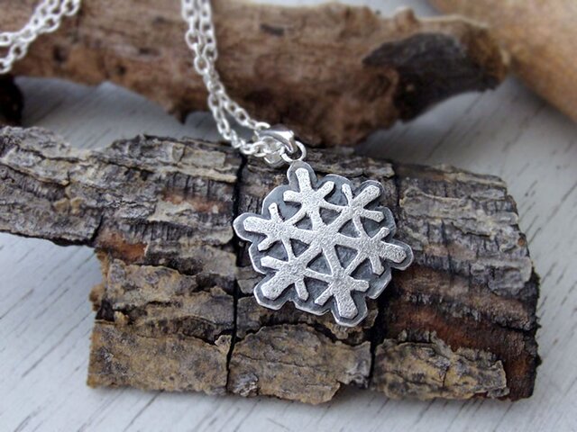 雪の結晶 Snow crystal シルバーペンダント ネックレスの画像1枚目