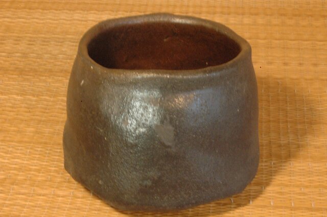 83、カセ黒茶碗の画像1枚目