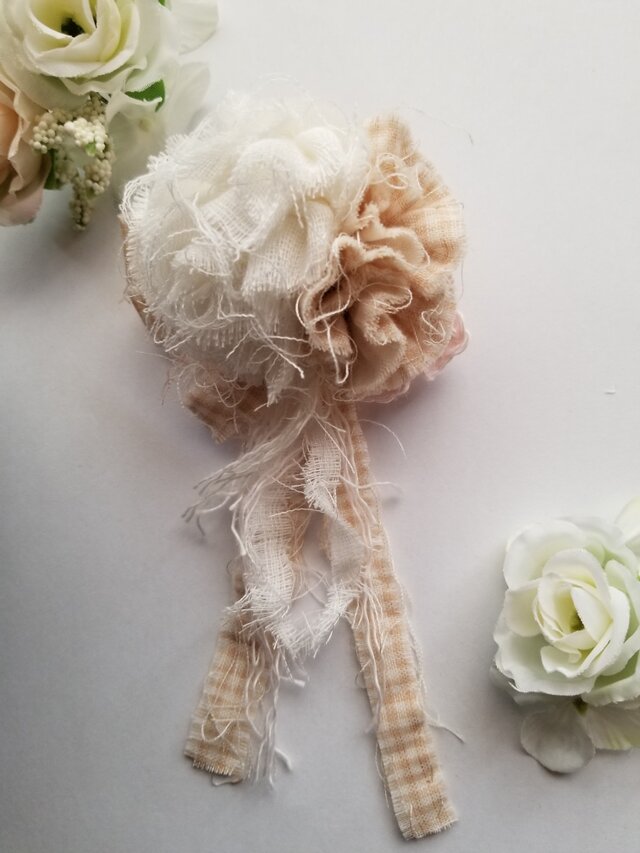 オーガニックコットンのお花のコサージュの画像1枚目