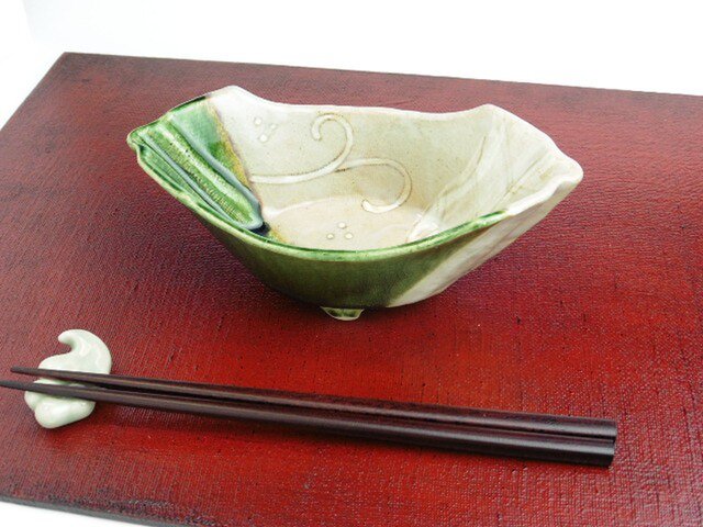 鳴海織部 舟形向付 | iichi 日々の暮らしを心地よくするハンドメイドや