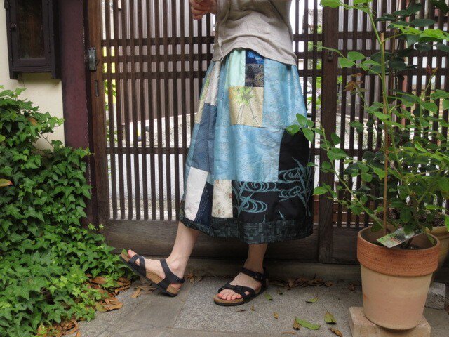 紬リメイク☆爽やか水色系に黒地パッチでちょこっと大人74㎝丈の画像1枚目