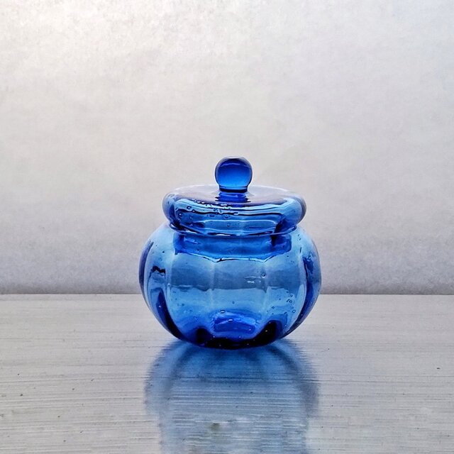 コバルトブルーのガラスの小箱の画像1枚目