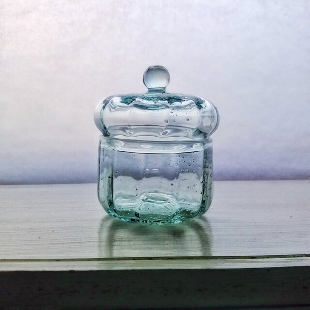 ブリキ色のガラスの小箱の画像1枚目